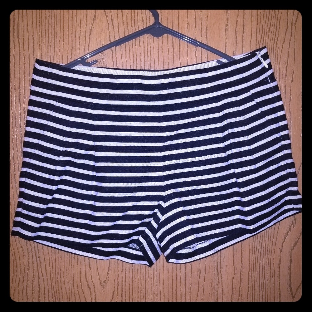 J Crew Shorts navy blue / white